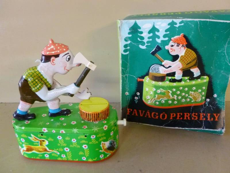 lot 382 image: Vintage Tin Coin Bank