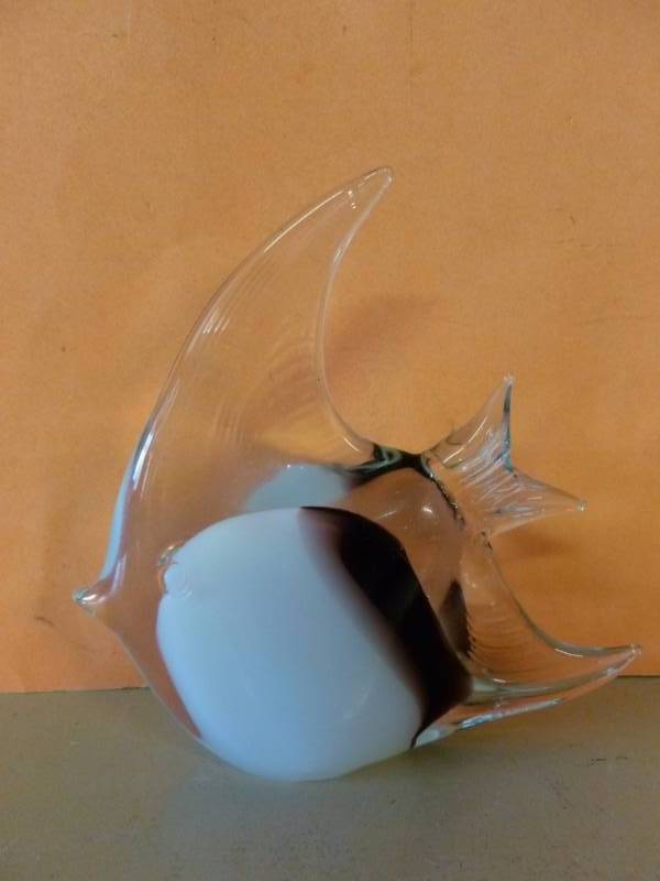 lot 386 image: Paper Weight