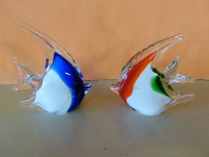 lot 387 image: Paper Weight