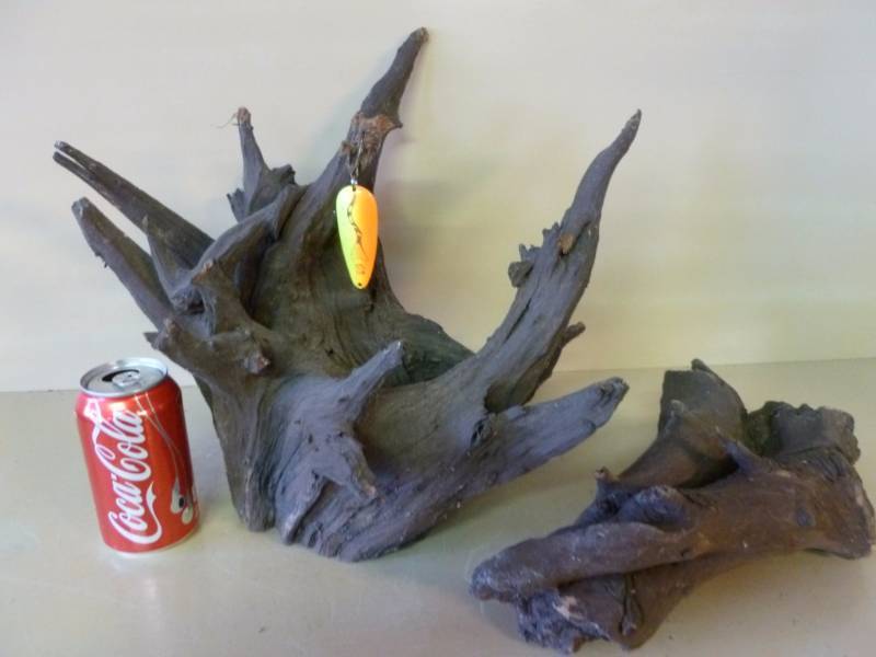 lot 402 image: Driftwood