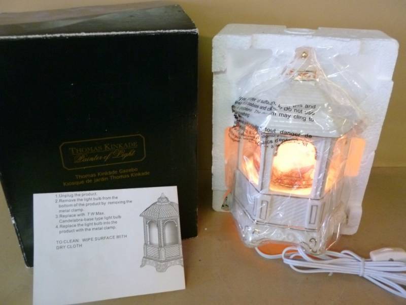 lot 403 image: Thomas Kinkade Decoration