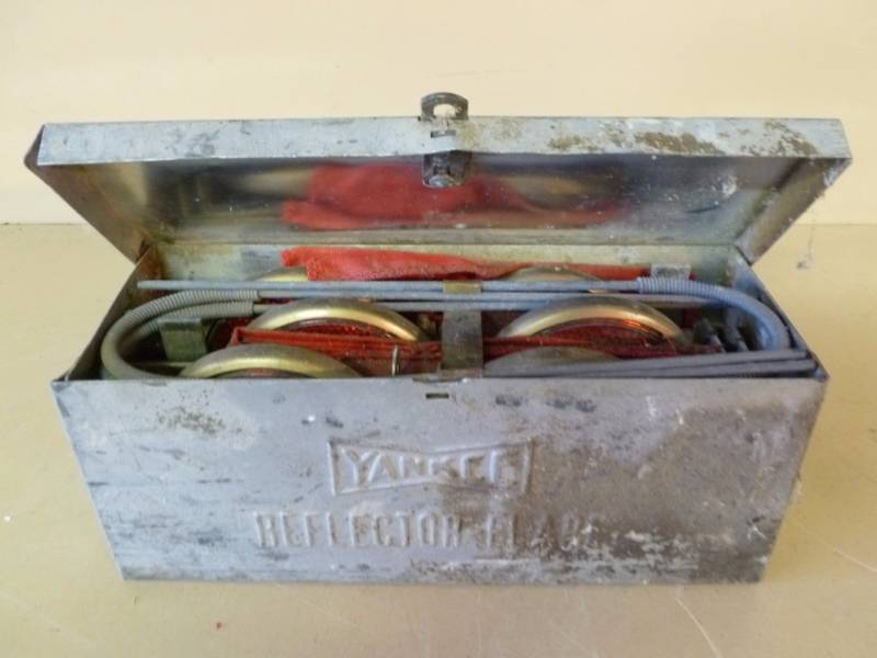 lot 414 image: Vintage Flare Set