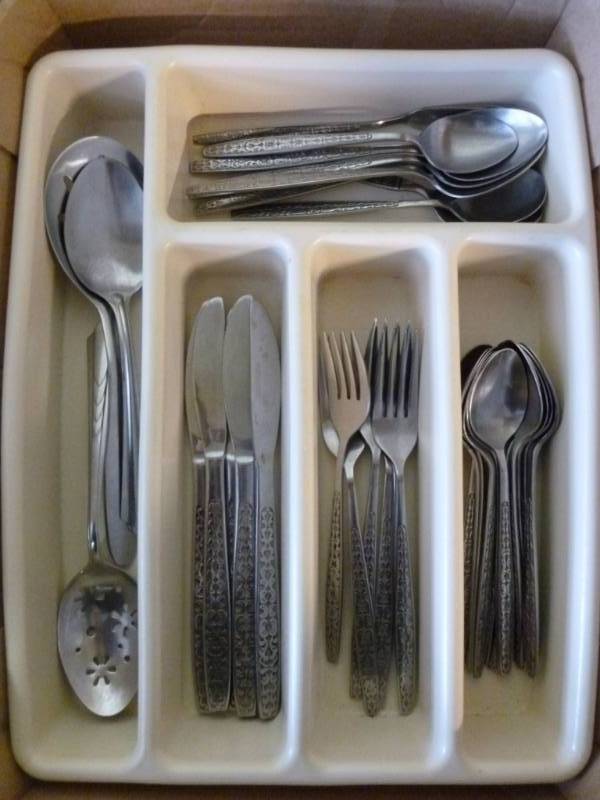 lot 428 image: Flatware