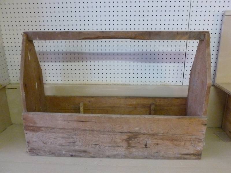 lot 433 image: Vintage Carpenters Box