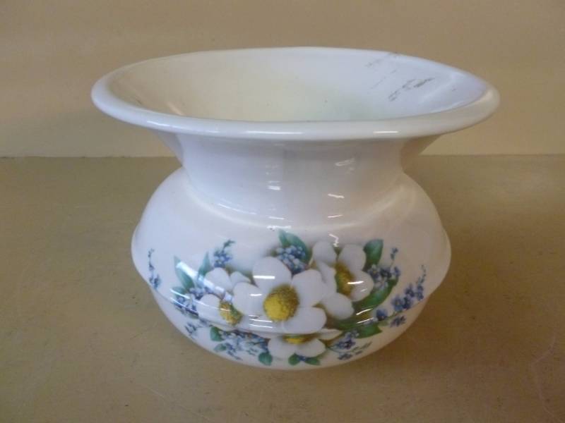lot 441 image: Spittoon