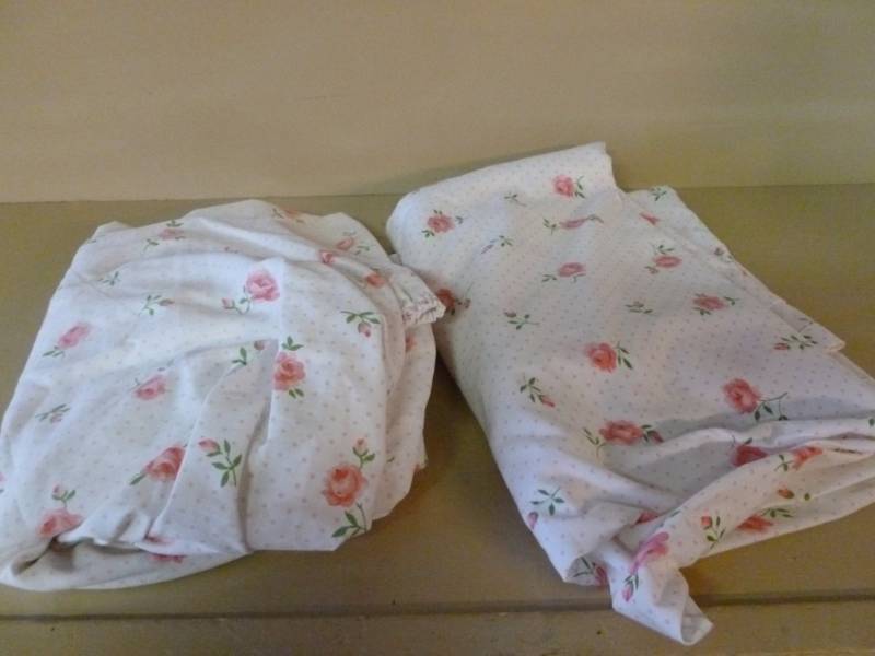 lot 445 image: Bed Sheets