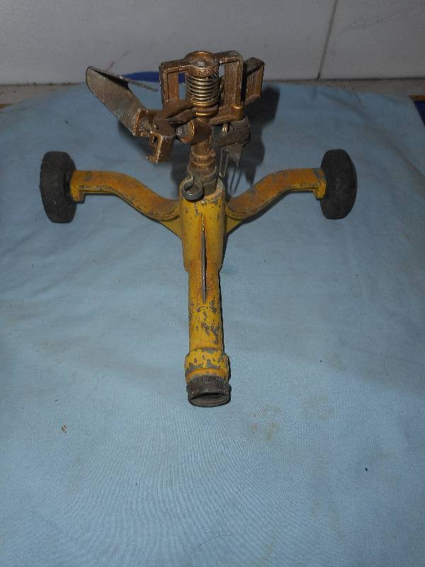 VINTAGE METAL SPRINKLER