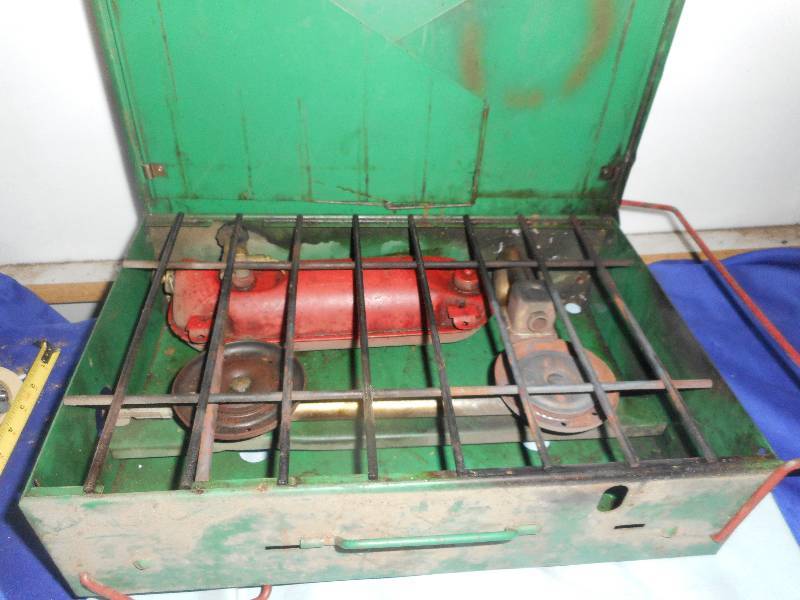 COLEMAN CAMP STOVE
