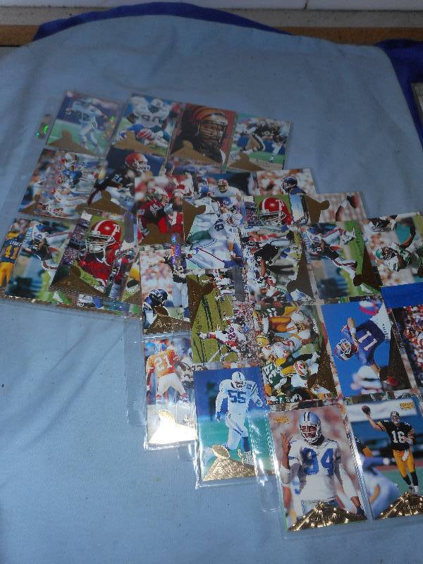 AROUND 75 FOOTBALL CARDS