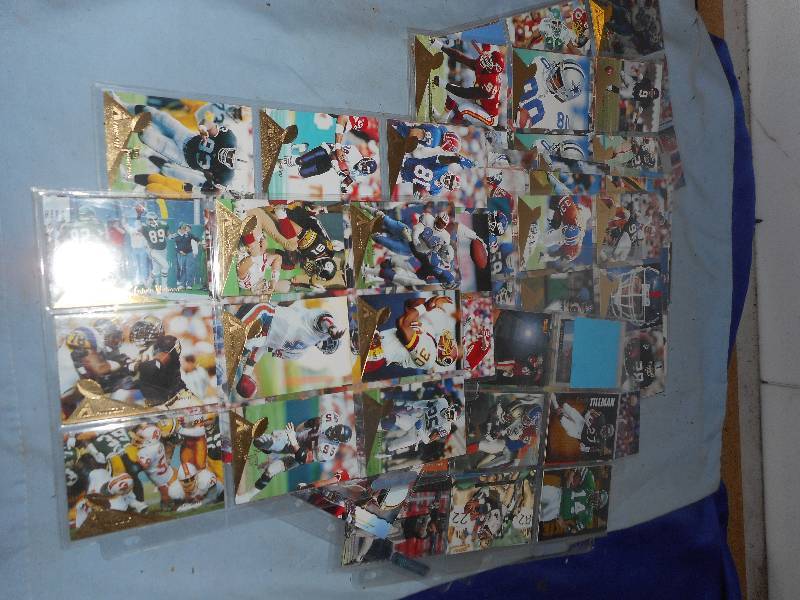 AROUND 100 FOOTBALL CARDS