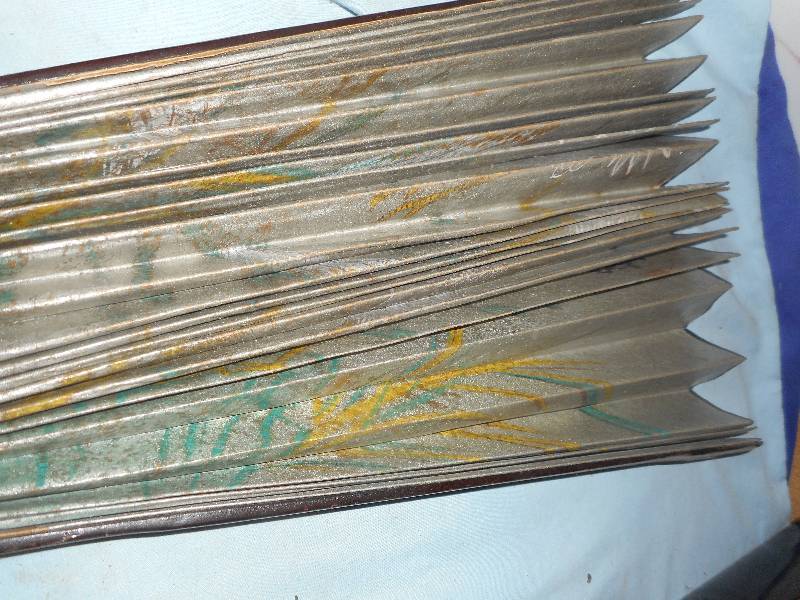 2 COLLECTIBLE CHINESE FANS