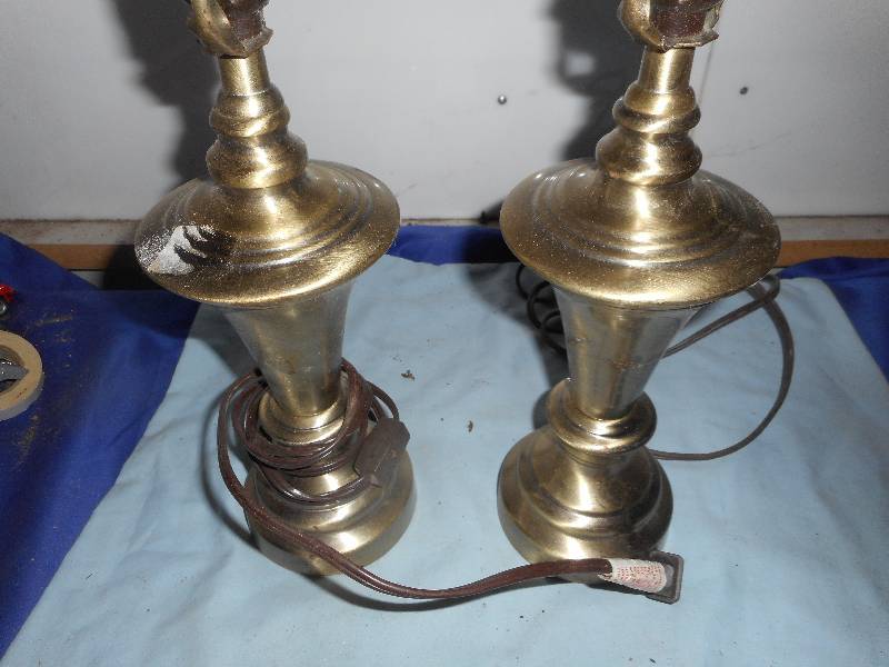 2 GOLD TABLE LAMPS