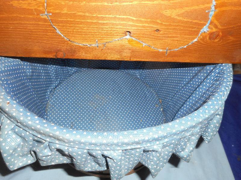 VINTAGE SEWING BASKET