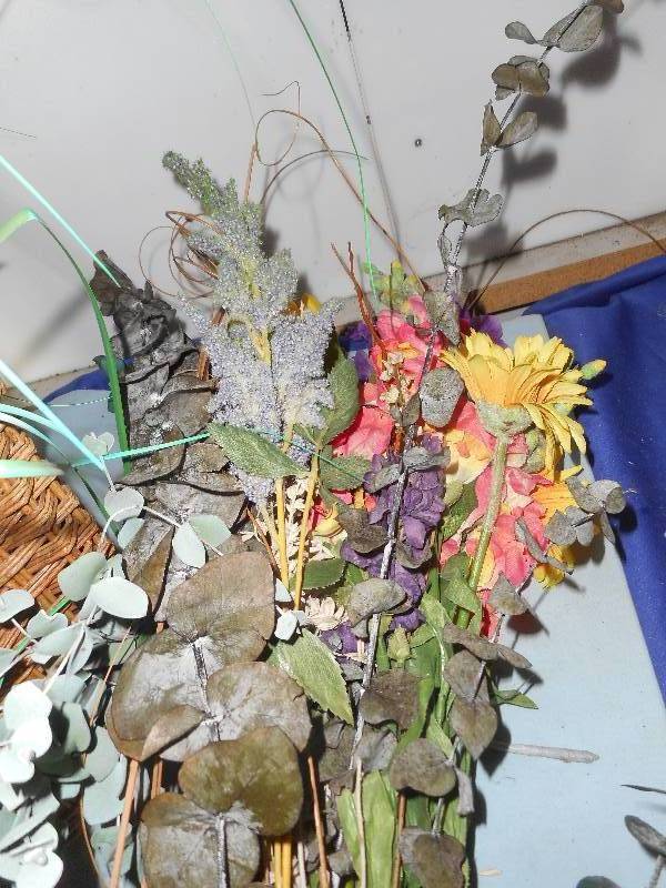 DECRATIVE FLOWERS AND GRASS