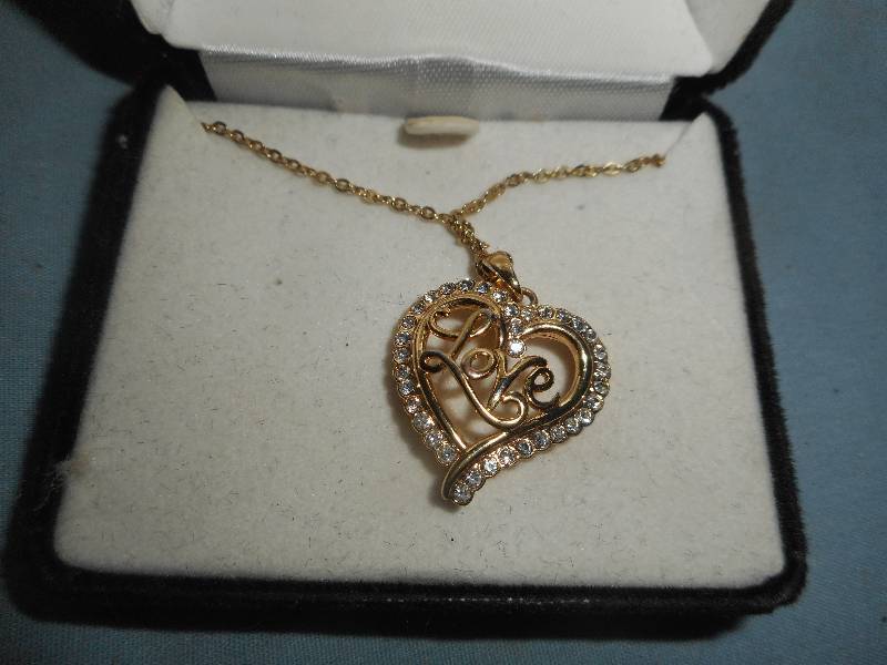 GOLD HEART KNECKLACE