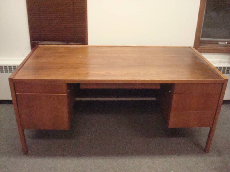 lot 1 image: Wood Drexel Desk, Used, Good Condition, May Show Some Wear, Missing Key, Unlocked, I Believe This Is Walnut Wood