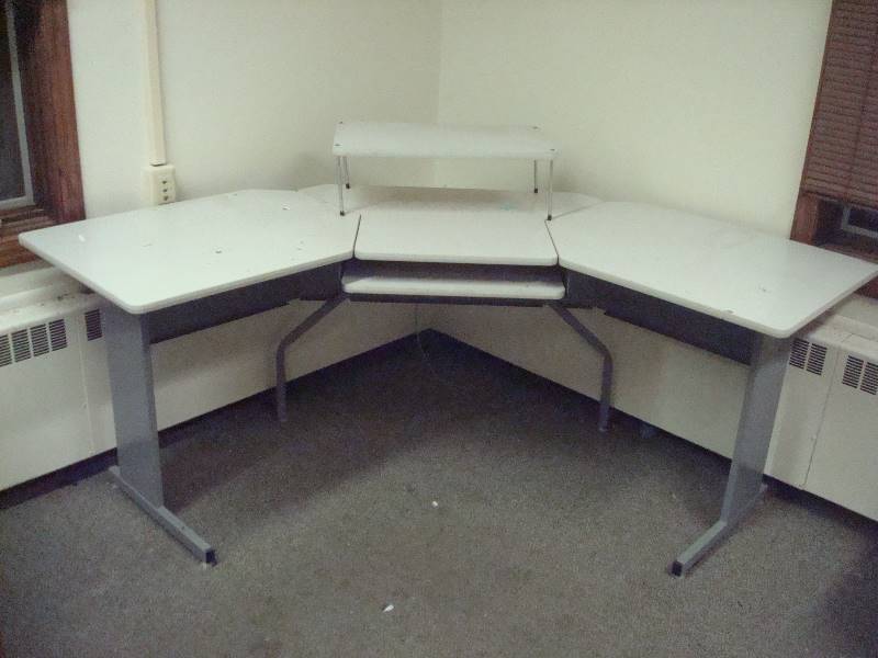 lot 2 image: Corner Desk, Used, Shows Wear, My Need To Be Taken Apart