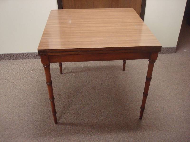 lot 4 image: Vintage Mid Century Modern Barnard & Simmons Game Table, Used, May Show Minor Wear