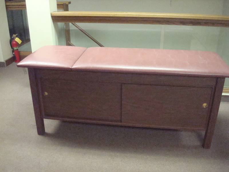 lot 6 image: Chiropractic Table With Cabinet, Used, Good Condition