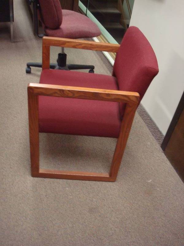 lot 27 image: Cushioned Chair, Used
