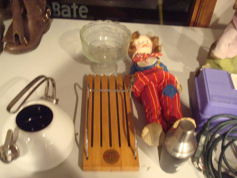 lot 29 image: Box With Some Mixed Items