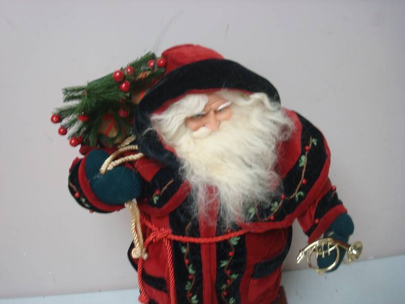 lot 56 image: Christmas Santa Claus Dcor Figure