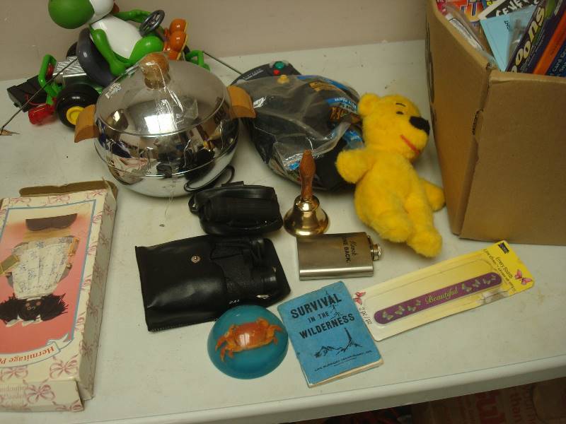 lot 82 image: Box With Mixed Items