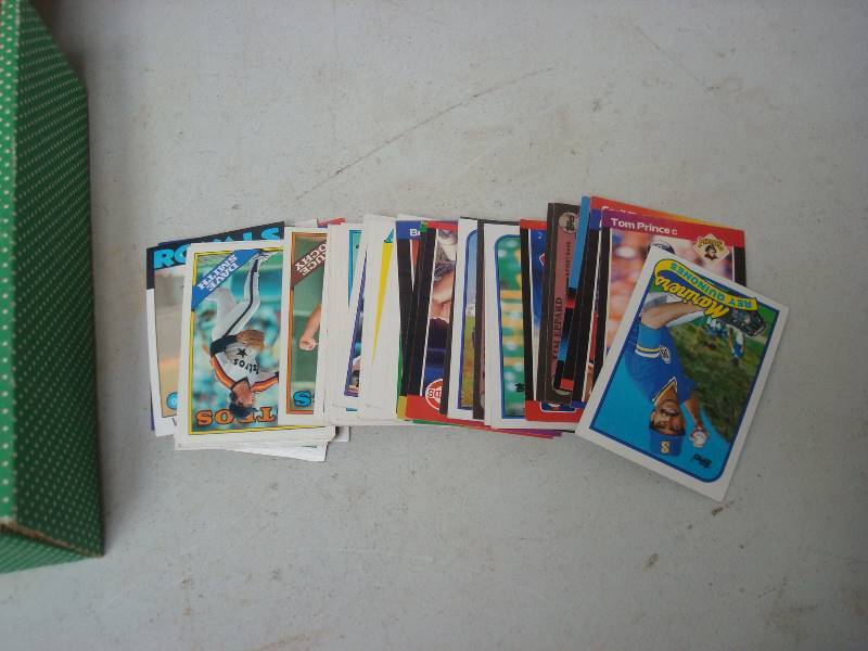 lot 103 image: Box With Late 1980s Baseball Cards