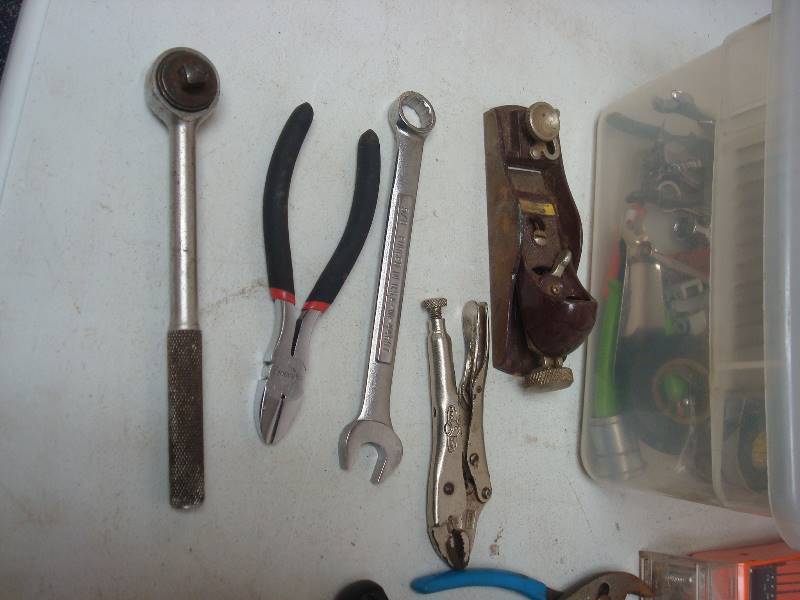 lot 107 image: Bin Filled With Mixed Tools