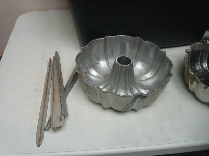 lot 132 image: Bin Filled With Metal Items, Mostly Aluminum, Pans, Crutches