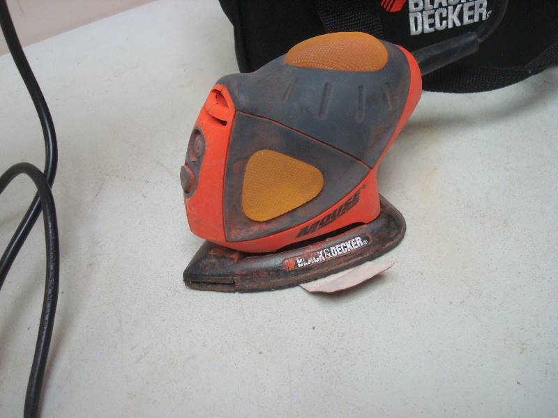 lot 137 image: Black And Decker Sander, Used, Lots Of Wear, Works