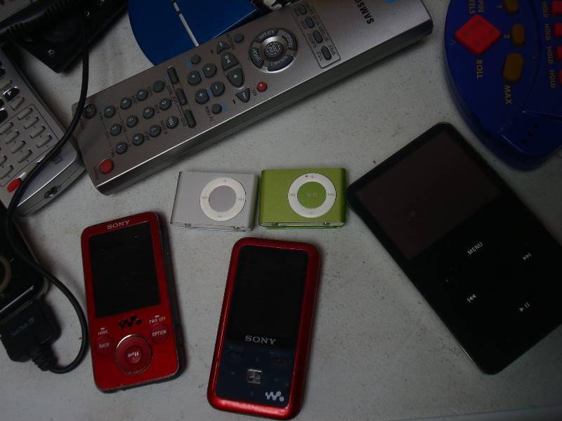 lot 146 image: Box Filled With Used Electronics, Remotes, Cell Phones, Mp3 Players, Ipod Nano, Untested