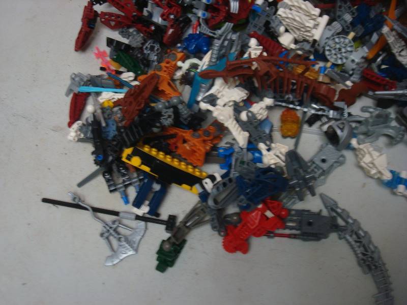 lot 150 image: Lot Of Mixed Bionicle Lego Pieces