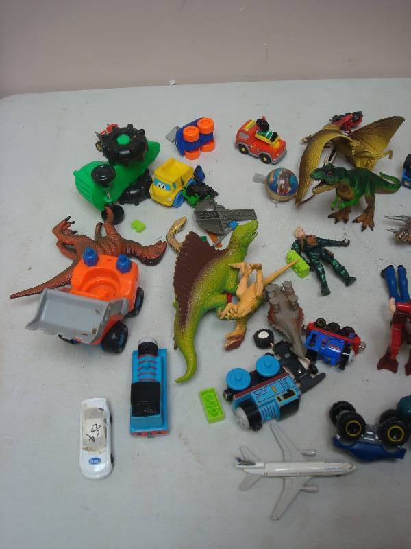lot 157 image: Plastic Cauldron Filled With Small Toys