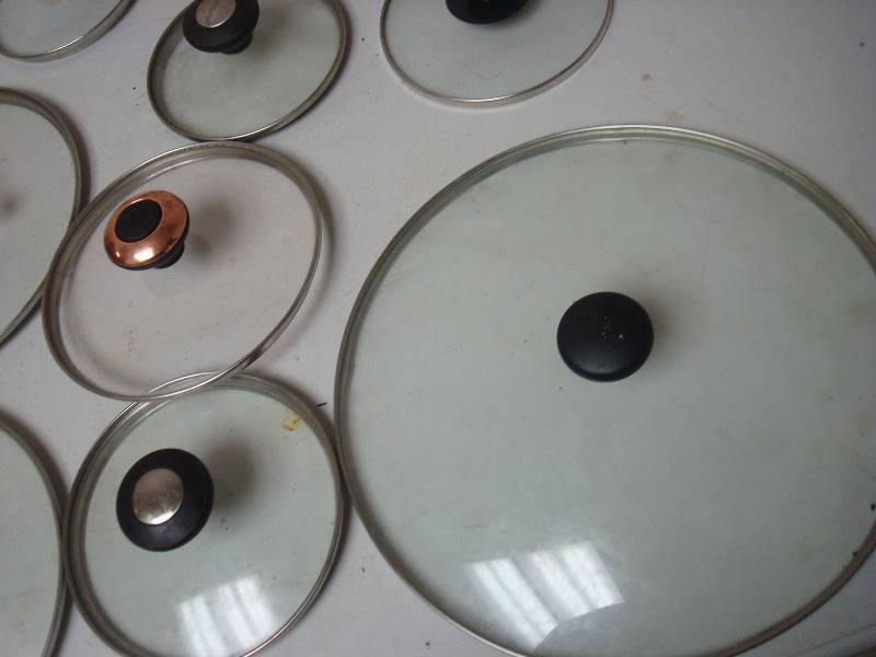 lot 160 image: Box With Some Cooking Pot Covers, Different Sizes