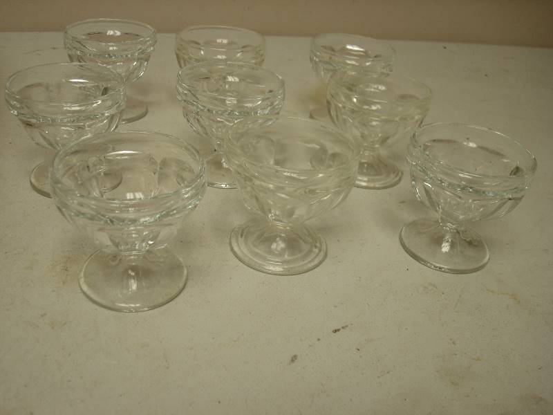 lot 171 image: Bin With Restaurant Ice Cream Dishes, Used
