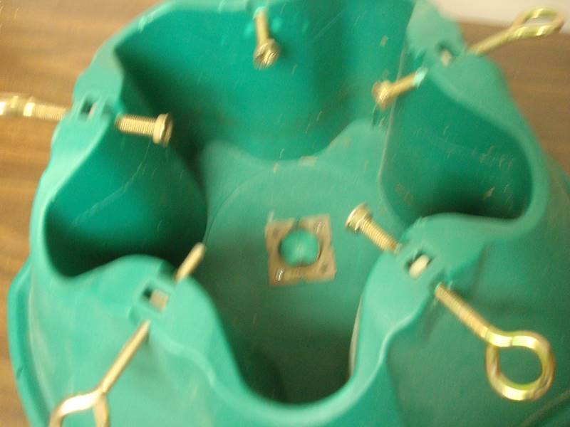 lot 172 image: Christmas Tree Stand, Used
