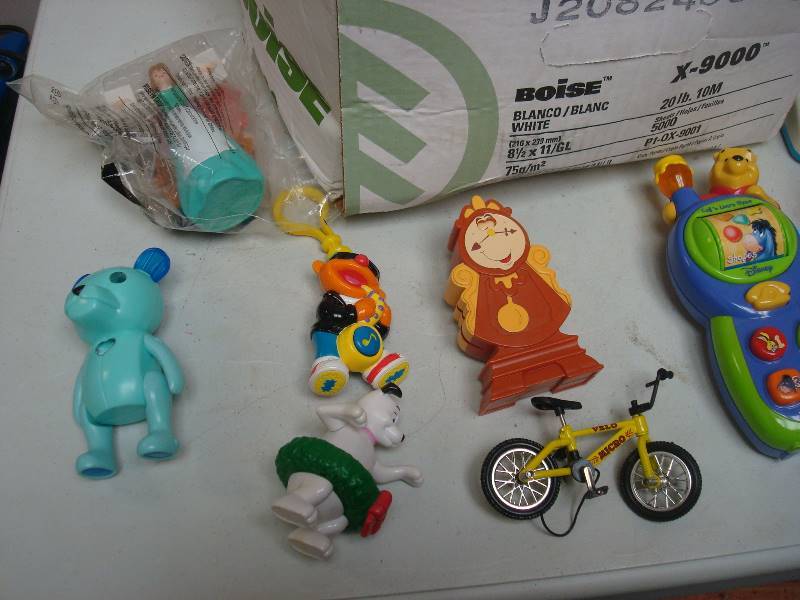 lot 177 image: Box Filled With Small Toys
