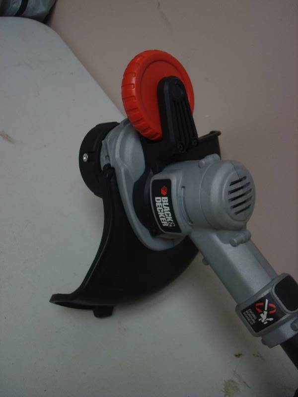 lot 182 image: Black & Decker Weed Wacker, Works, Missing Battery, Missing Wire Spool