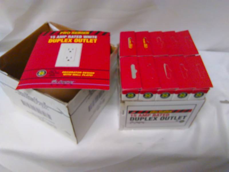 Duplex Outlet with wall plates, (10)