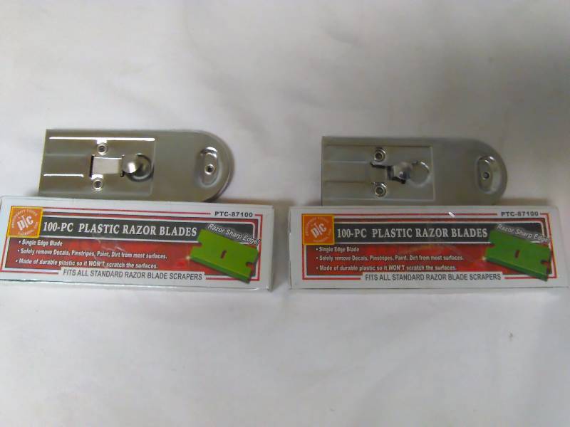 Plastic Razor blades (200) and 2 holders