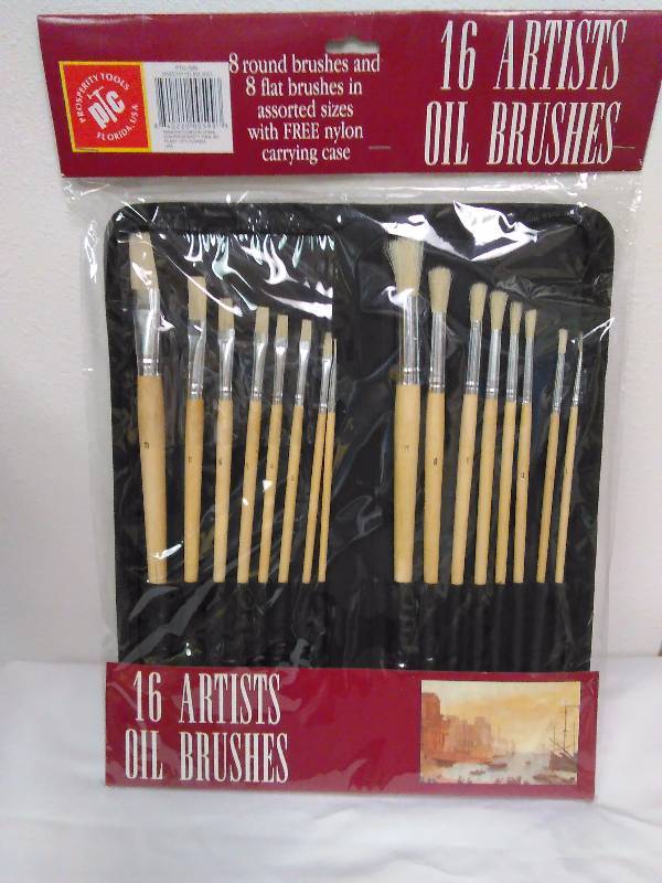 16 pc Artist Oil Brushes and case
