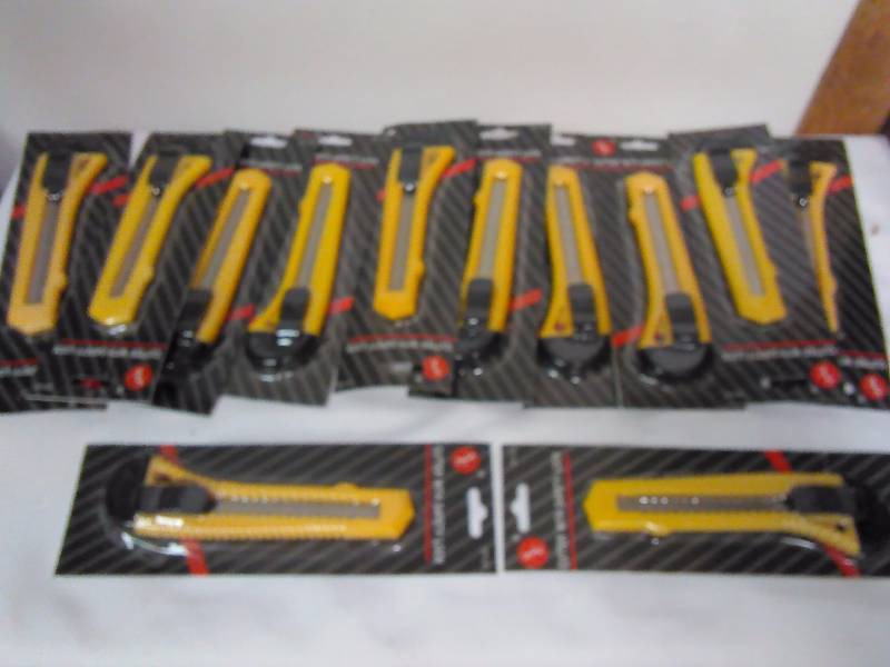 Utility Knife with Blades (12)