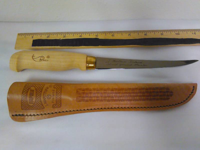 Rapala 6 in. Blade, Wood Handle with leather case