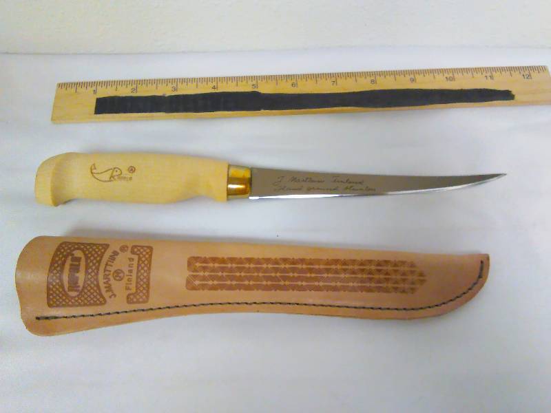 Rapala 6 in. Blade, Wood Handle with leather case