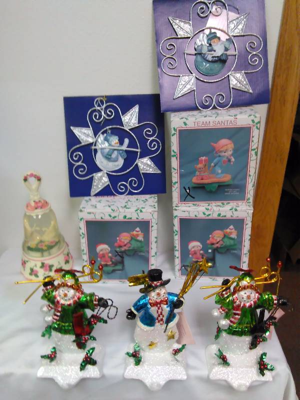 Assorted Christmas Dcor (9)