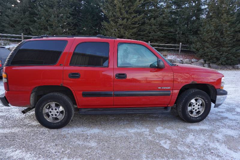 2001 Chevrolet Tahoe LS Full Size 4 x 4 SUV