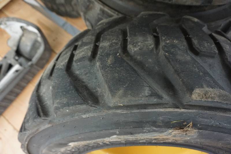 Caterpillar Brand Skid Loader Skid Steer Tires and Rims