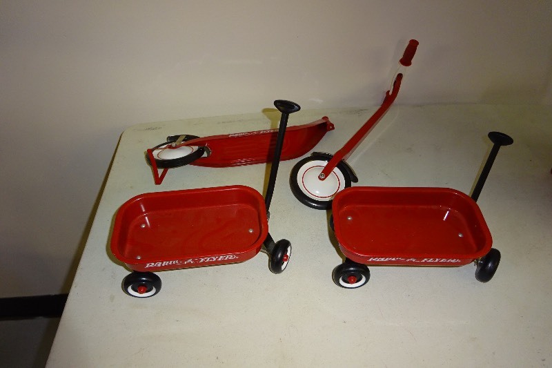 2 radio flyer wagons 6 14 x 3 34 x 3 from floor