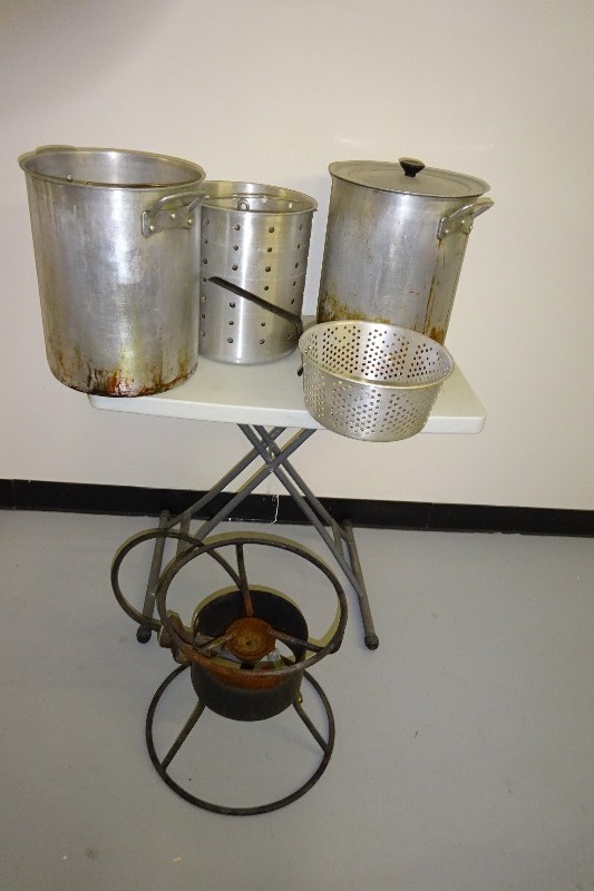 Pans and deep fryer stand